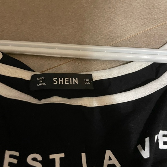 Graphic tank top. - Picture 3 of 3